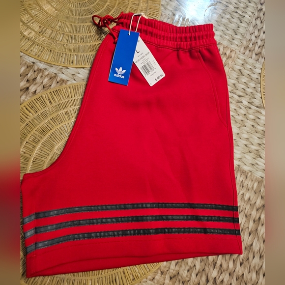Adidas Neoclassic Red Short - Picture 8 of 8